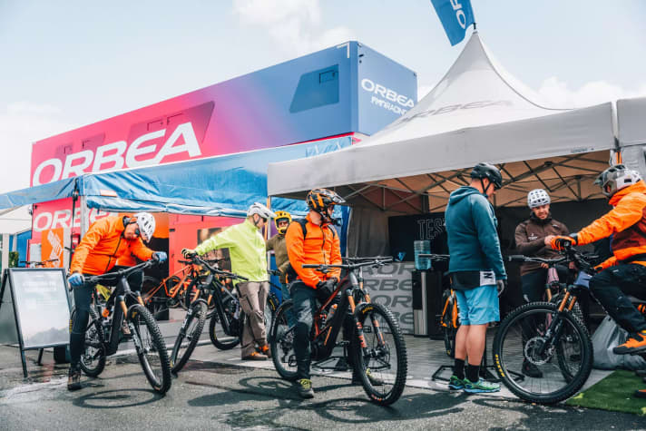 Die BIKE Festival Expo ist prall gefüllt mit MTB-Action.