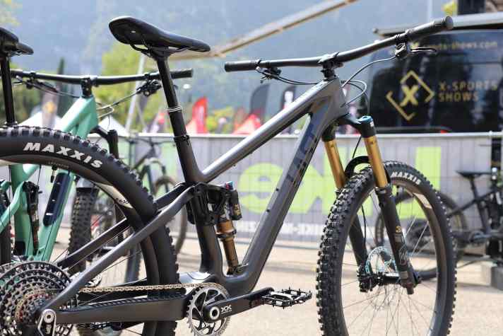 Das Last Cinto wiegt mit 150 Millimetern Federweg nur 11,8 Kilogramm. Damit gehört es zu den leichtesten All Mountain Bikes auf dem Markt.