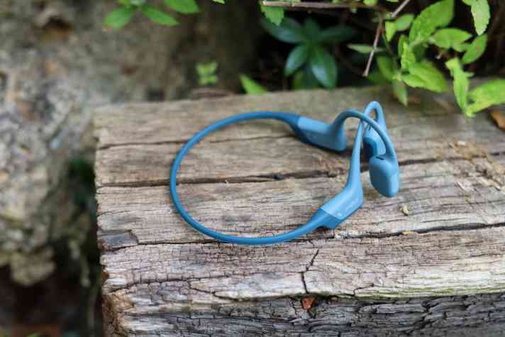 In der Natur sind die Knochenschall-Kopfhörer von Shokz ein echtes Erlebnis und bringen auch Musik-Fans die Umweltgeräusche zurück.