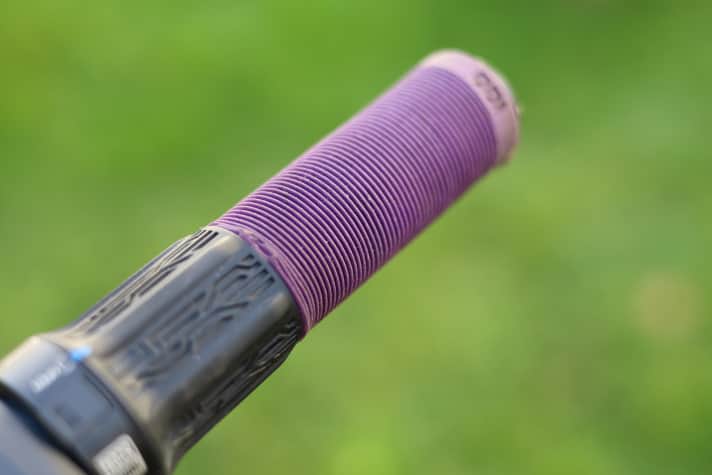 Die Auswahl an Drehgriff-kompatiblen Lenkergriffen ist klein. Die ODI Longneck SLX bieten eine preiswerte Alternative zu Griffen von der Stange.