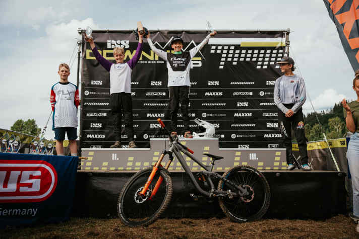 Die Siegerehrung beim iXS Downhill Cup.