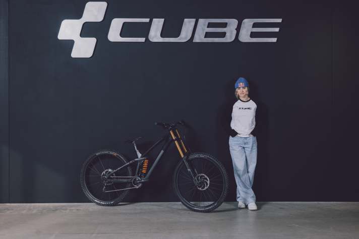 Die 21-Jährige Neuseeländerin Jess Blewitt ist ab 2024 Teil des Downhill-Teams Cube Factory Racing.