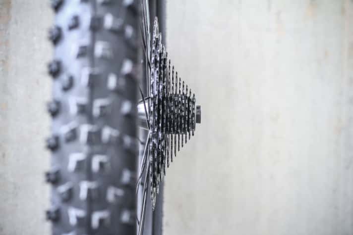 ... machen Sram- und Shimano- Zwölffach-Kassetten inkompatibel. Die optimale Funktion gibt es nur, wenn die Kassette zum Rest der Schaltgruppe passt. 