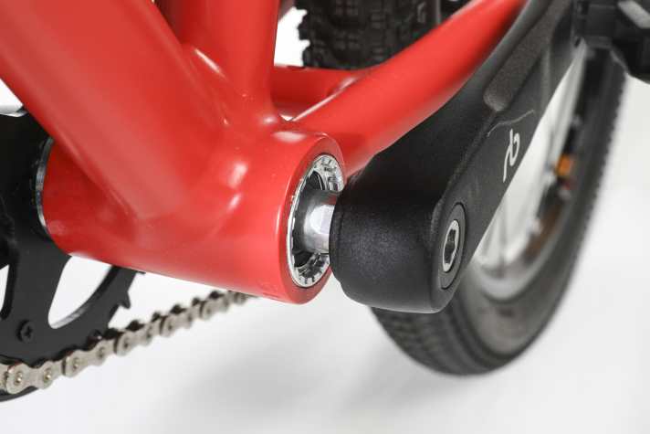 Ein Vierkant-Innenlager gehört nicht zu den modernen Standards hochwertiger Mountainbikes. Bei Roko.Bike macht sich das in einem günstigen Preis bemerkbar.