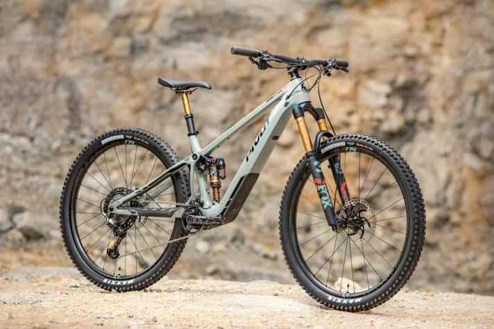 Pivot Shuttle SL Team XTR // 150 / 132 Millimeter // 29 Zoll // 11.999 Euro.