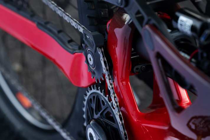 Die Umlenkrolle solle den Pedalrückschlag verringern