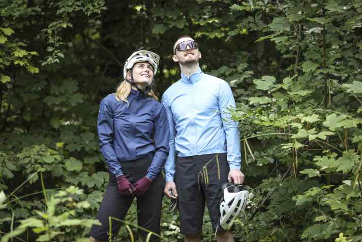 Die Le Col Pro Lightweight Rain Jacket gehört zu unseren absoluten Favoriten im Test und punktet mit super Schnitt und toller Ausstattung