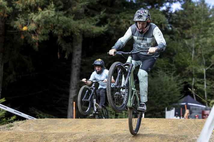 Tomas Lemoine  auf dem Canyon Stitched 720 beim Speed and Style Crankworx Rotorua 2023.