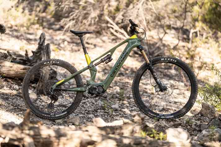 Cannondale Moterra SL 1: Shimano EP801 // 600 Wh // 160/150 mm // 29/27,5 Zoll (Mullet) // 20,15 kg // 8999 Euro.