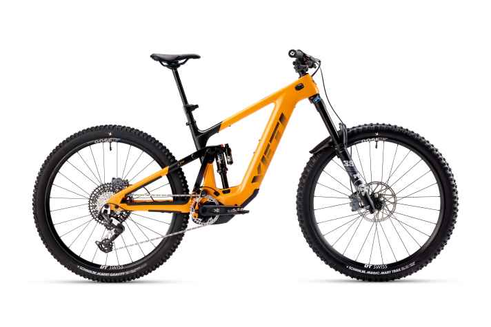 Das günstigste Modell C2 mit Fox Performance Fahrwerk für 9900 Euro. Neben Türkis gibt's das LTe noch in Manjo und carbon/schwarz.