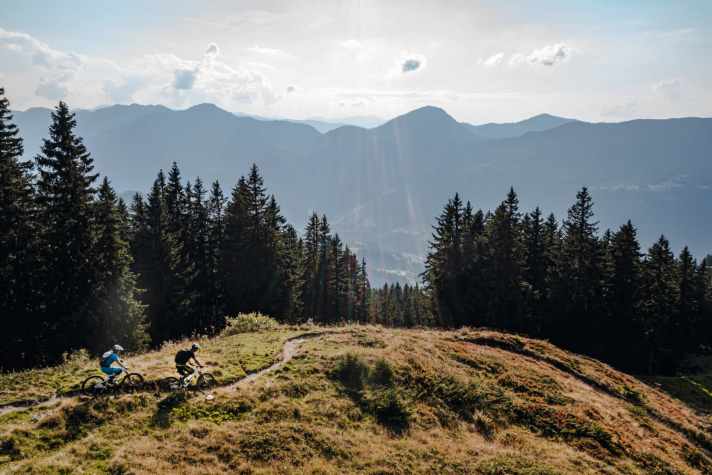Der Fleckalm-Trail ist im oberen Abschnitt ein Kurven-Flow-Gedicht. Aber er kann auch kantig.