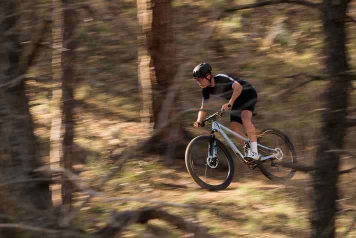 XC-Kurse und Down-Country-Trails sind das Lieblingsrevier des Pivot Mach 4 SL