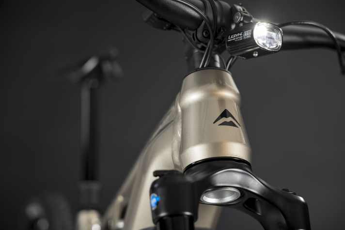 Das Frontlicht ist bei allen eOne-Fourty ab Werk mit an Bord und wird vom Haupt-Akku mit Energie versorgt.