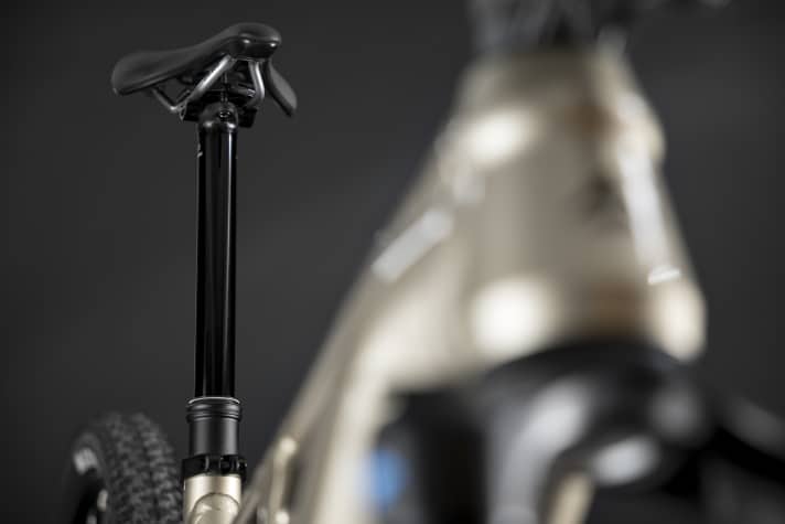 Merida Team TR II heißt die Teleskopstütze, bei der der Hub einfach zwischen 30 und satten 230 Millimetern verstellt werden kann.