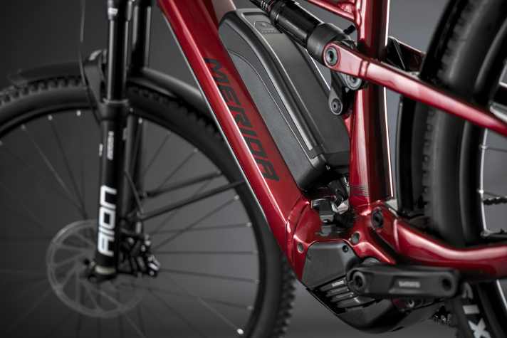 Mit dem optionalen Zusatz-Akku (360 Wh)  kommt das Merida eOne-Sixty auf Wunsch auf satte 1110 Wattstunden Batteriekapazität.