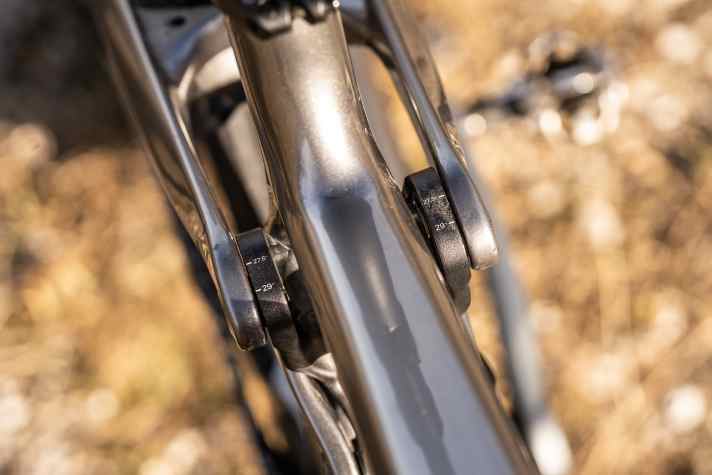 Wer diesen Flipchip umbaut, kann das Bike auch mit 27,5er-Hinterrad fahren, ohne die Geometrie zu beeinflussen.