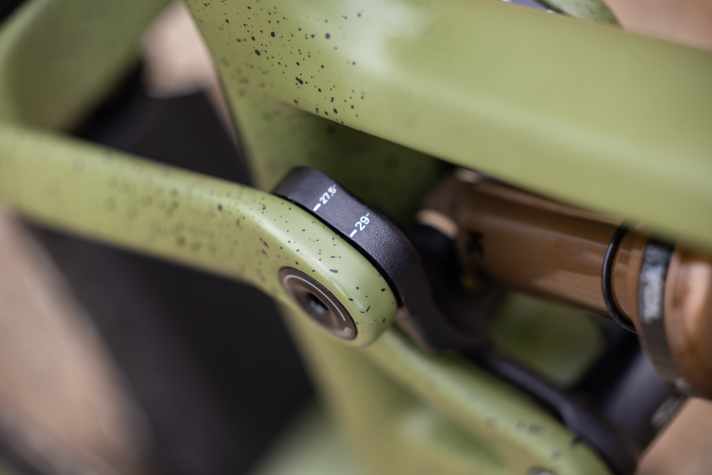 Optional kann das eOne-Sixty SL auch mit kleinem 27,5er-Hinterrad gefahren werden. Stellt man den Flipchip um, bleibt die Geometrie dann unverändert. In Serie gibt´s das Bike nur als 29er.
