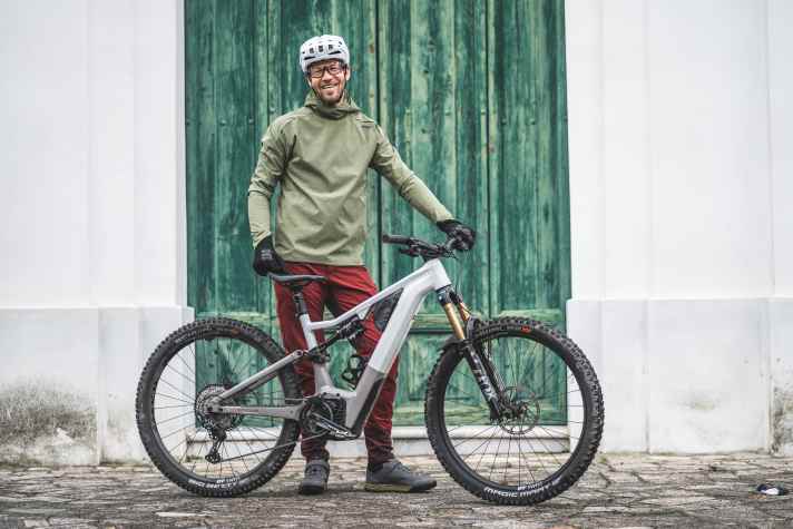 EMTB-Testleiter Florentin Vesenbeckh mit dem neuen Focus Jam² 6.9
