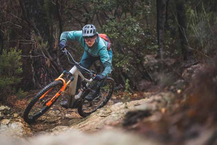 In Kurven verlangt das Sam² Nachdruck - handlich und verspielt kann man ein Bike dieses Kalibers definitiv nicht mehr nennen.