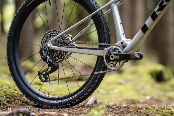 Edel: Die leichte Sram XX SL Eagle AXS Transmission Schaltung wechselt die Gänge via Funk.