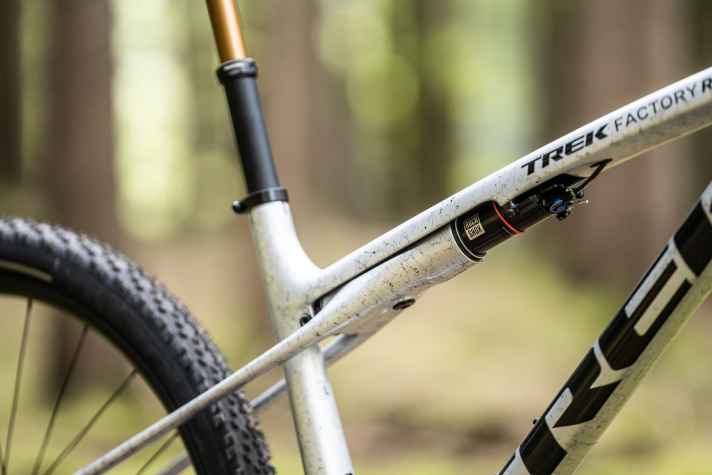 Erst Fox, jetzt Rockshox. Das überarbeitete Iso-Strut-System ist das Ergebnis einer neuen Kooperation.