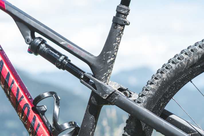 Die 140 Millimeter Federweg des Canyon Neuron Trailbikes lassen sich sehr gut ausnutzen.