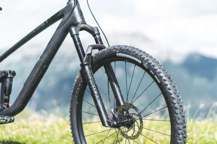 Die günstige Rockshox Pike Federgabel im Cube Stereo Trailbike konnte uns in der Abfahrt nicht überzeugen.