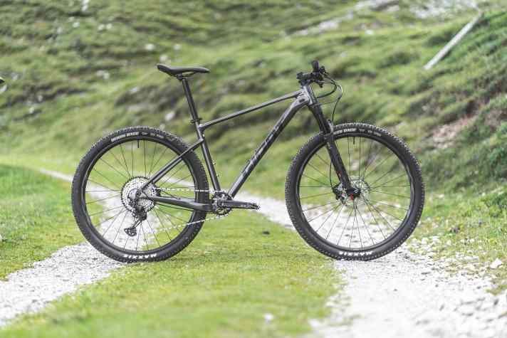 Das Giant XTC SLR 1 für 1799 Euro. BIKE-Testurteil: Gut - 166,5 von 250 Punkten