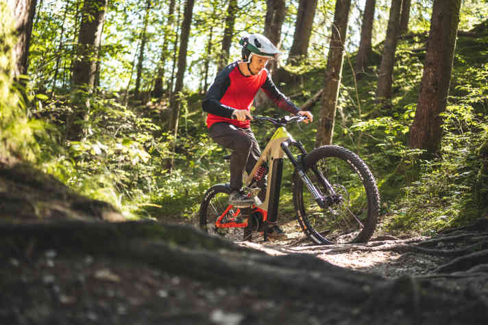 Souveräner Kletterer: Das Cannondale Moterra Neo LT Carbon 1 mit Bosch Performance CX.