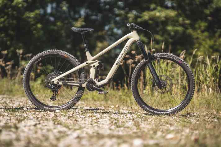 E-Bike oder MTB? Die Silhouette des Simplon Rapcon TQ ist rekordverdächtig schlank.