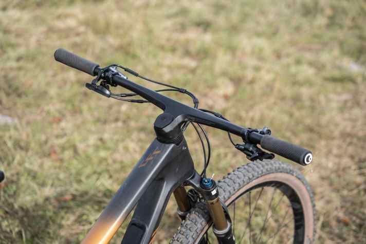 Optisch weiß das neue Canyon CFR Trail Cockpit zu gefallen.