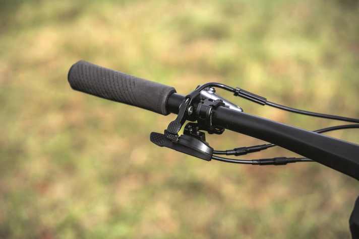 Mit der Hebel-Konstellation am Cockpit des Canyon Lux Trail CFR konnten wir uns nicht recht anfreunden.