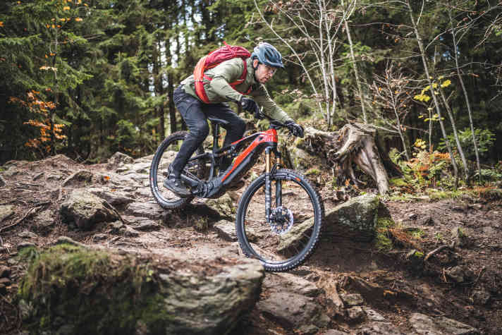Über Stock und Stein: Bosch- und Shimano-Motoren klappern in solchen Situationen, die Pinion MGU nicht.