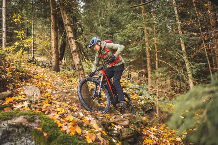 Wie sich das R.X 1000 Ultra und die serienfertige MGU von Pinion im Gelände schlagen, klärt sich im ausführlichen EMTB-Test. In Kürze auf unseren Kanälen!