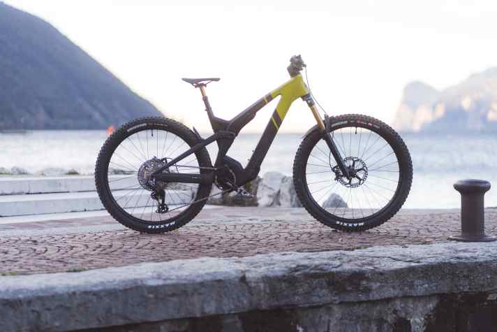 Scott Patron ST eRide 900 Tuned: Bosch Performance CX Race // 750 Wh // 170/160 mm // 29 Zoll // 24,2 kg.