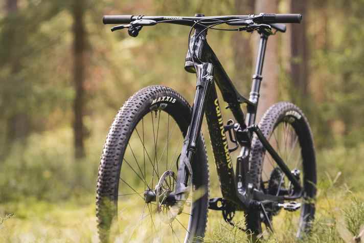 Die Lefty Ocho ist mit 120 Millimetern Federweg eine absolute Macht für die Front eines Crosscountry-Bikes. Am Cannondale Scalpel Carbon 1 leistet sie eine exzellente Führungsarbeit.