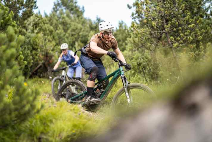 Fährste quer, siehste mehr! Auf Trails und Abfahrten ist das Specialized Levo SL in seinem Element.
