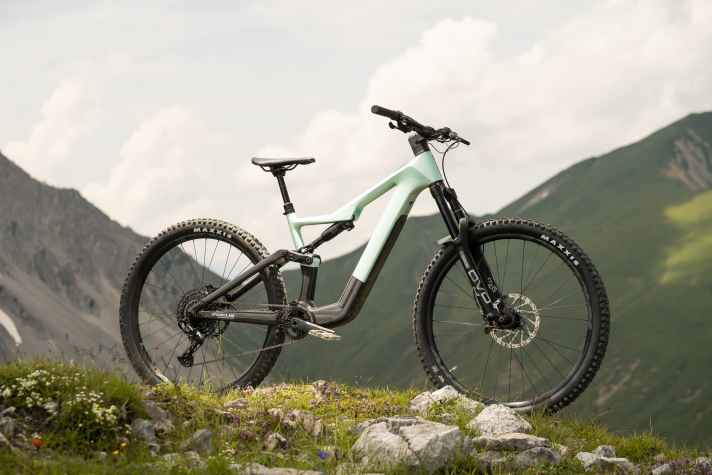 Focus Jam² SL 8.7 // Fazua Ride 60 // 430 Wh, entnehmbar // 160/150 mm // 29 Zoll // 20,3 kg // 6299 Euro