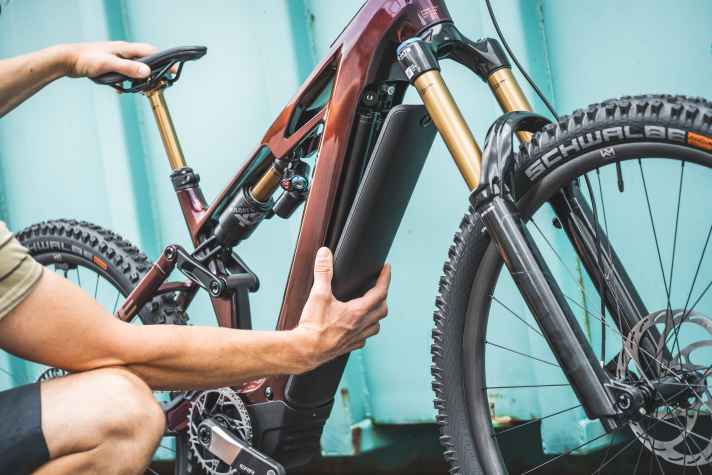 Im Unterrohr steckt je nach Modell der neue Bosch Powertube 800 oder der kleinere Powertube 600. Beide Akkus können problemlos im gleichen Rahmen genutzt und gewechselt werden.