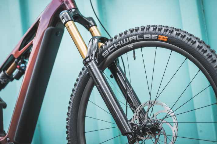 Die Fox 38 Factory am Topmodell stellt 170 Millimeter Federweg bereit.