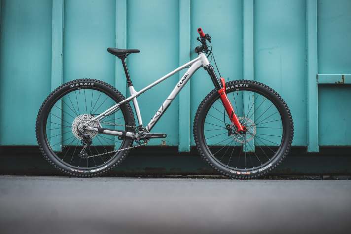 Bereits optisch giert das Cube Reaction TM 2025 nach herausfordernden Trail-Abfahrten