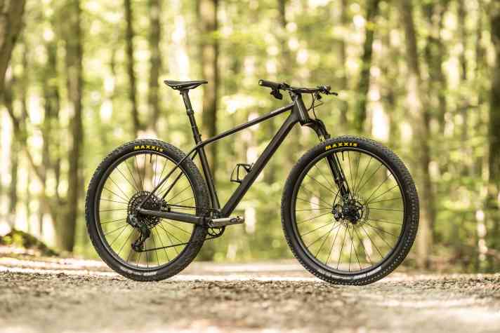 Ein 8,3 Kilo leichtes Hardtail mit Federgabel und Variostütze bekommt man nicht oft zu Gesicht. Wir testeten das persönliche Rad von Bike Ahead-Chef Christian Gemperlein