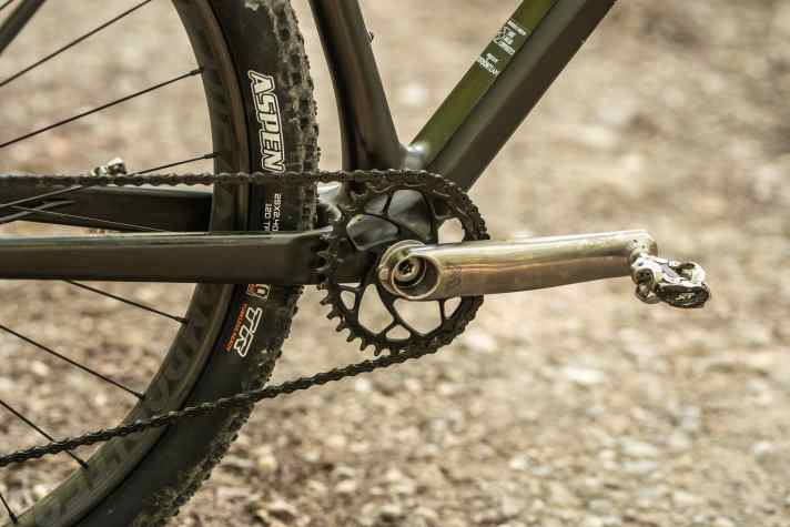 Titan trifft Carbon: Mit einer UVP von 1499 Euro sind die Cane Creek eeWings wahrlich kein Schnäppchen, aber eine Zierde für jeden Individual-Aufbau.