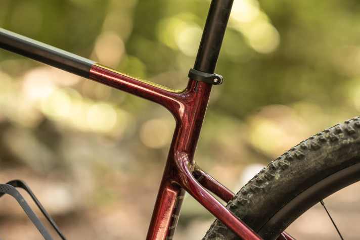 Am Cannondale Scalpel HT setzen die Sitzstreben weit unten an. Unser Testbike litt leider unter Knarz-Geräuschen am Übergang von Stütze und Rahmen.