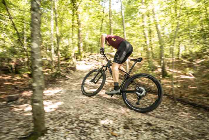 Auch für weniger Geld bekommen Racer gute Bikes. Das Storck Rebel.4 ist preislich eine Kampfansage an die Konkurrenz.