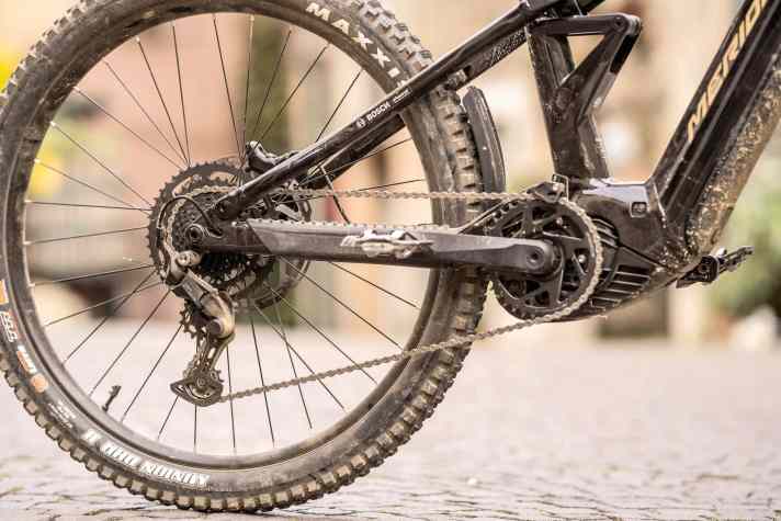 Die Shimano Cues aus der günstigsten 4000er Serie bietet neun Gänge und keine Schaltwerksdämpfung.
