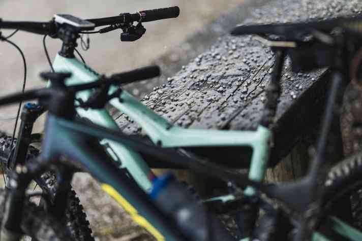 Zu den Rückschlägen von Alberts Mission 3000 gehörten Hagelschauer und ein defektes Carbon-Bike. Auch mental eine Herausforderung!