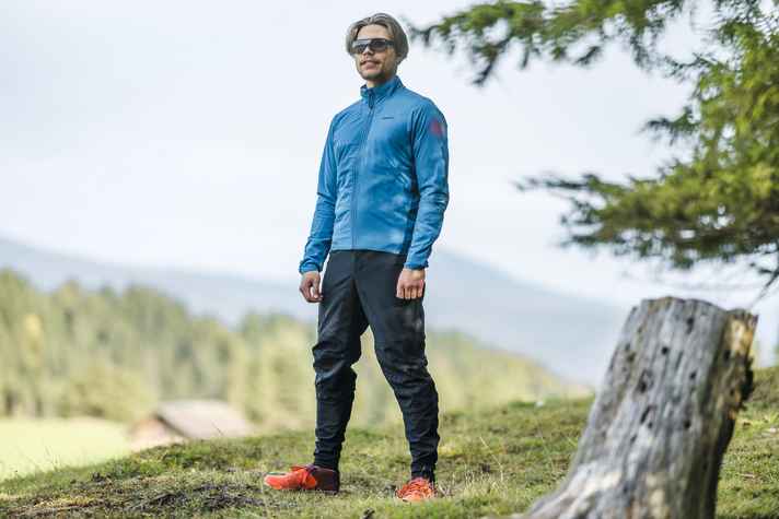 Craft kombiniert eine gefütterte Jacke mit einer klassischen Softshell-Hose. Gute Kombi für kalte Tage