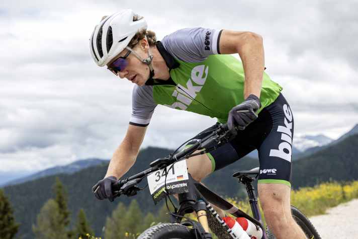 Getestet haben wir das Mondraker F-Podium RR für 7999 Euro im echten Renneinsatz bei der Alpentour Trophy Schladming, Österreichs größtem UCI-Marathonrennen.