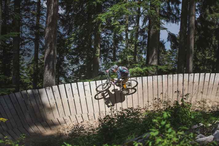 Keine Murmelbahnen: Die Lines im Bikepark Dolomiti Paganella sind erfrischend kreativ gebaut.
